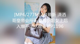 逮着了中国石化的妹妹去厕所，正好有机会紧跟其后进去拍了小淫穴，泡她还不容易~~